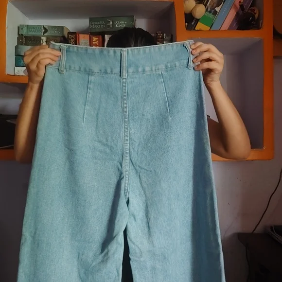 Highwait Denim wide legged jeans. size M - Picture 6 of 9